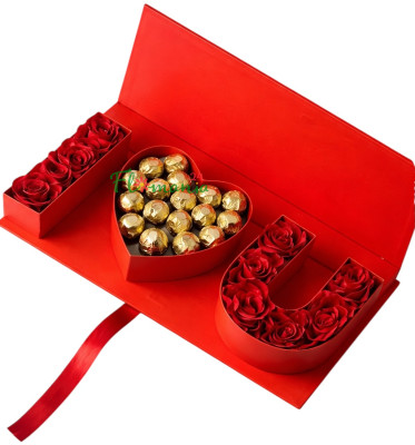 Композиция «CHOKOLOVE» в подарочной коробке c розами и конфетами